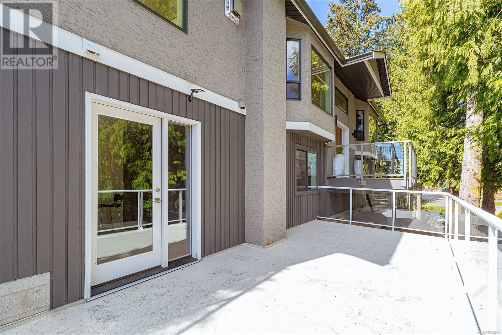 8518 Tribune Terr, North Saanich
