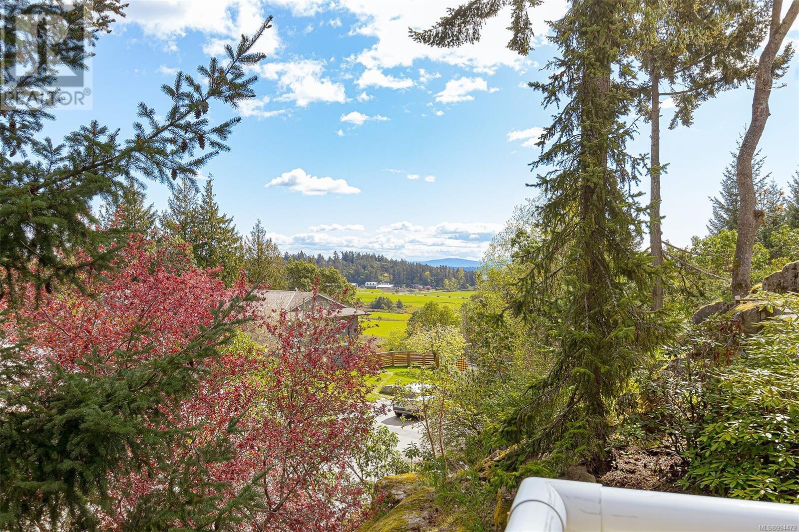 8518 Tribune Terr, North Saanich