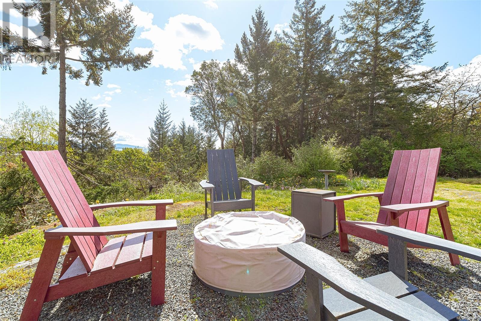 8518 Tribune Terr, North Saanich