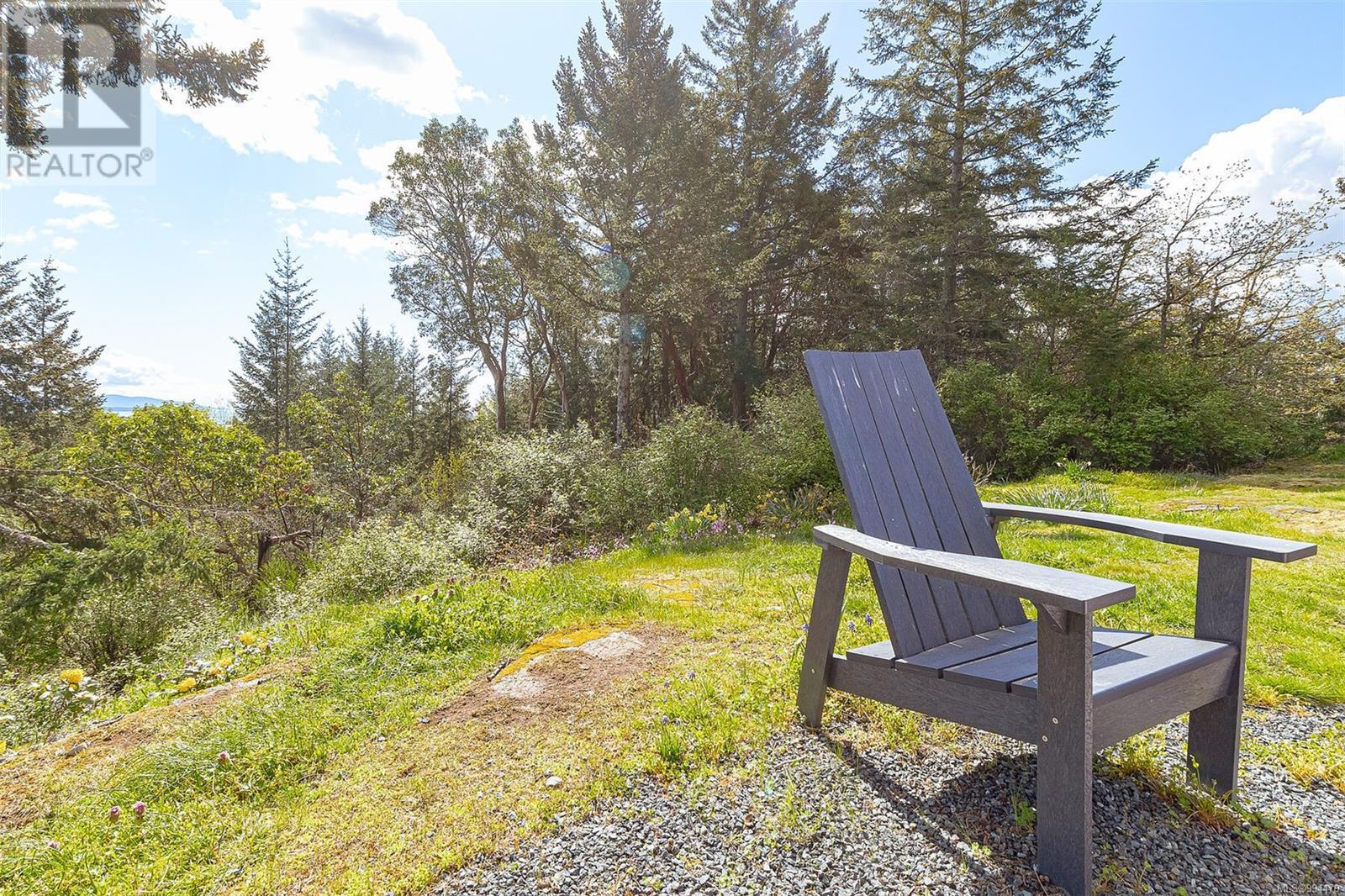 8518 Tribune Terr, North Saanich