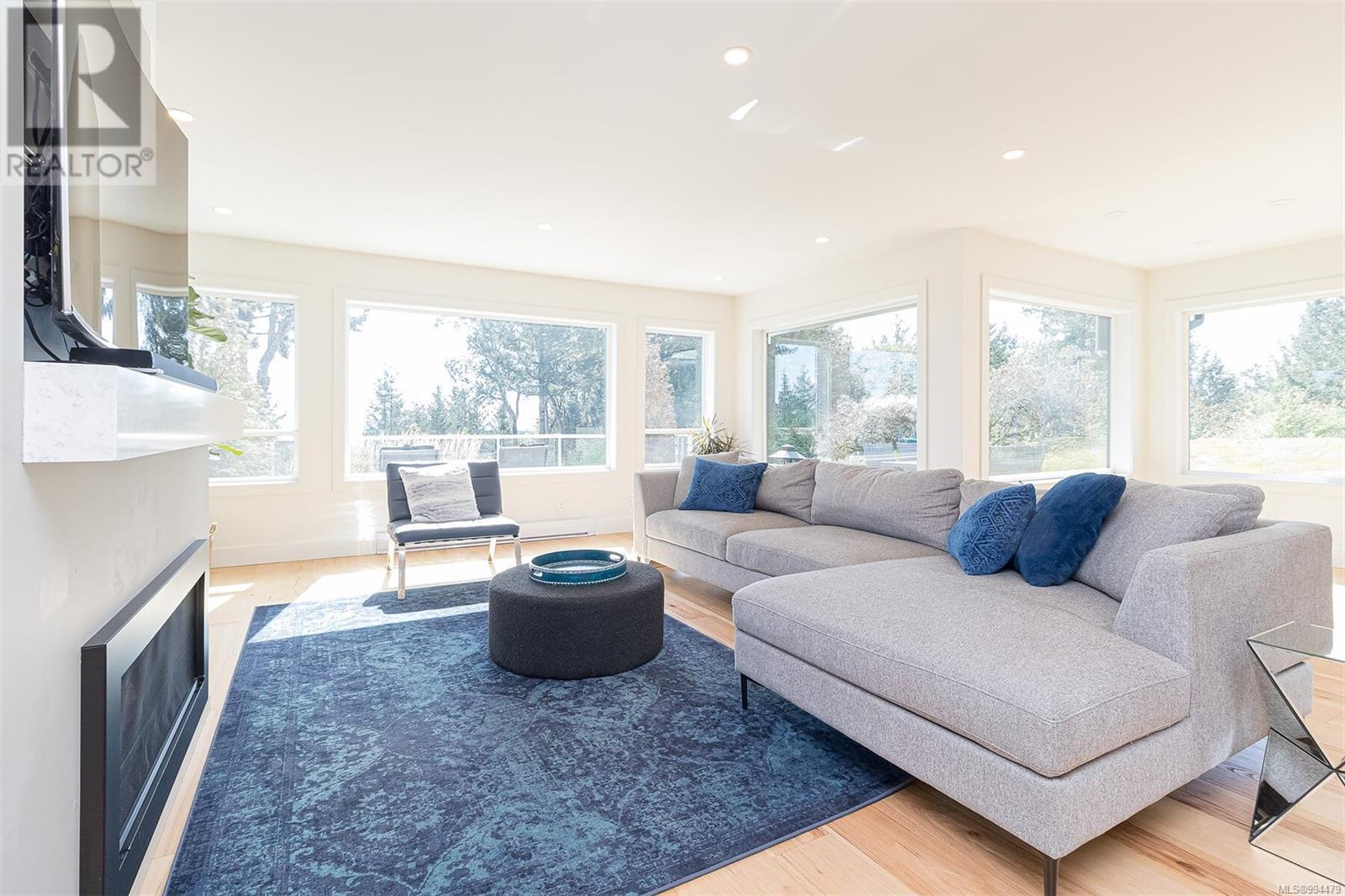 8518 Tribune Terr, North Saanich