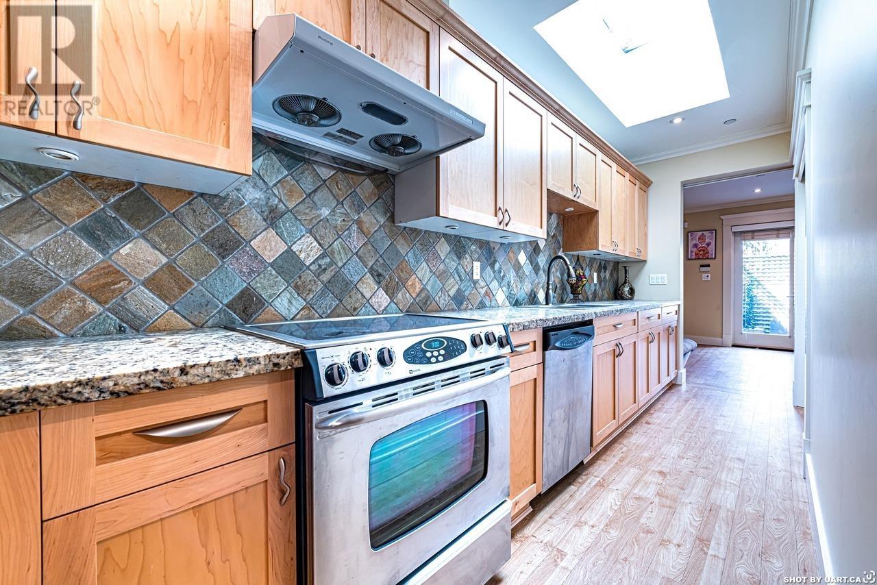 1255 W 26TH AVENUE, Vancouver