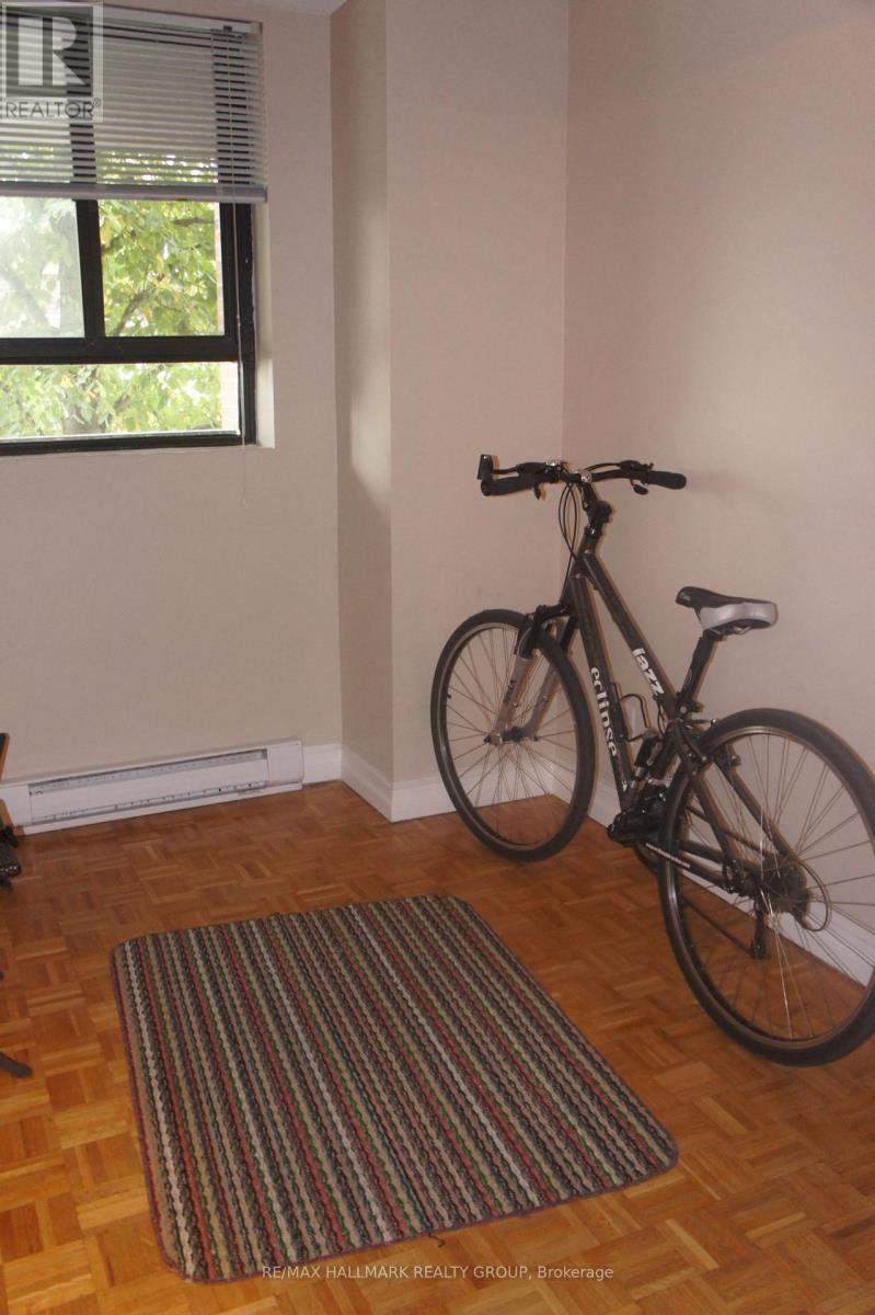 Photo 3 of 208 475 Laurier Avenue W, Ottawa ON
