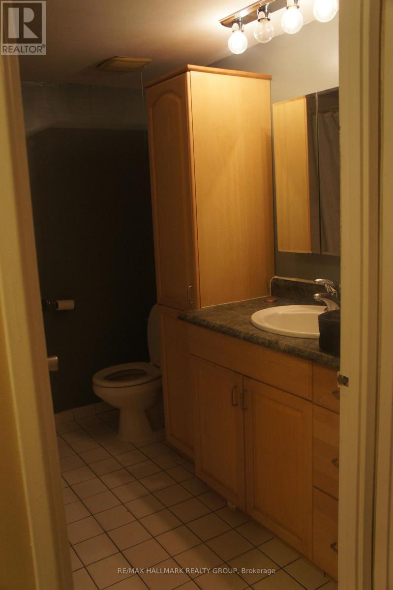 Photo 9 of 208 475 Laurier Avenue W, Ottawa ON