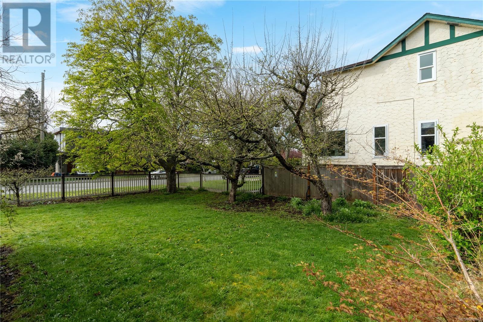  2812 Cadboro Bay Road, Oak Bay