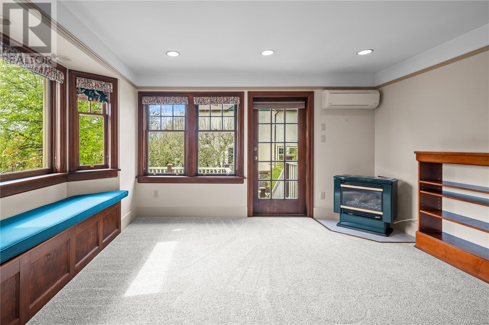  2812 Cadboro Bay Road, Oak Bay