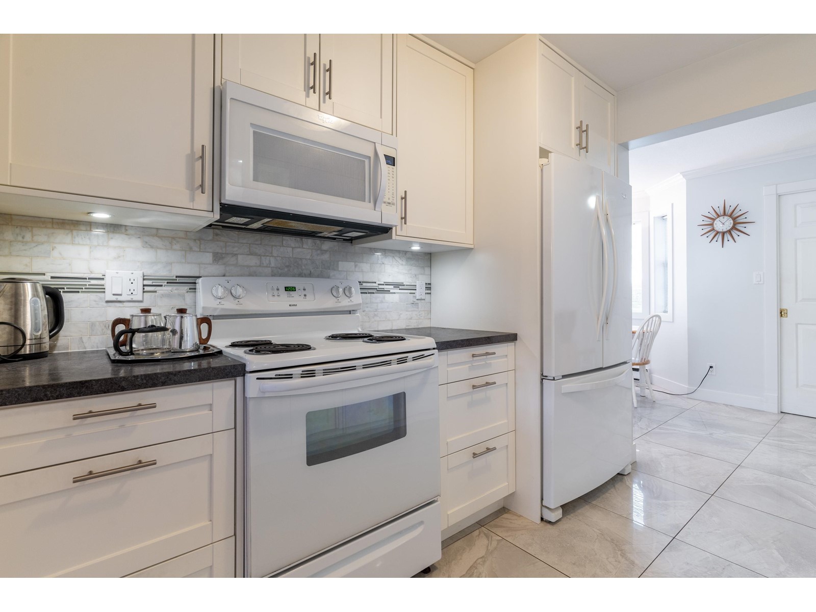 Photo 11 of 209 9109 154 Street, Surrey BC