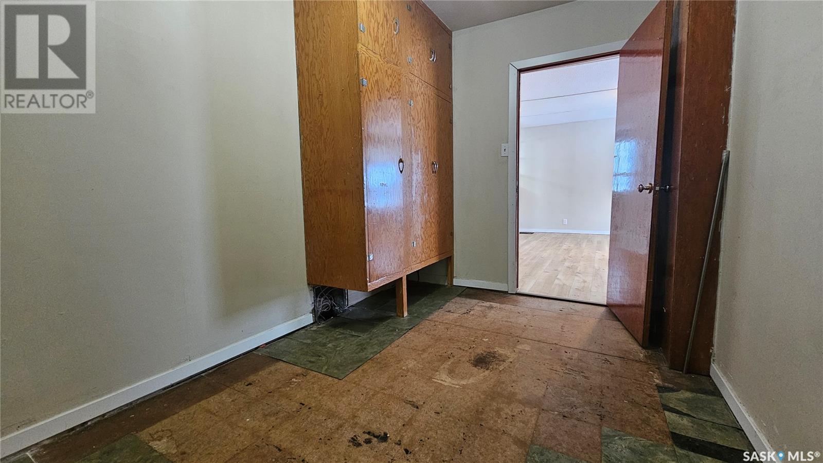 Single Family House Bungalow for Sale in  th AVENUE NW Swift Current 
