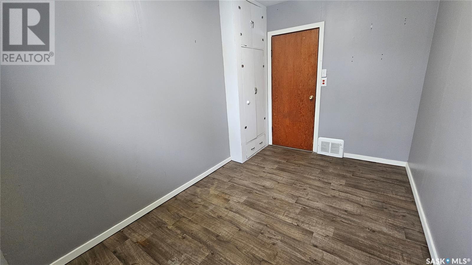 Single Family House Bungalow for Sale in  th AVENUE NW Swift Current 