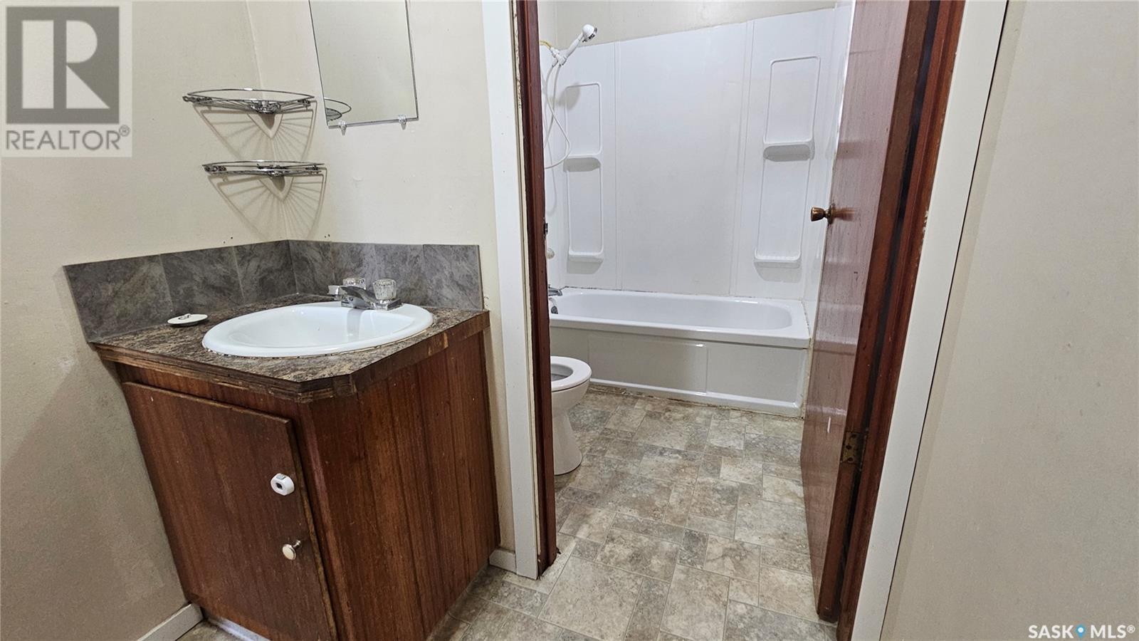 Single Family House Bungalow for Sale in  th AVENUE NW Swift Current 