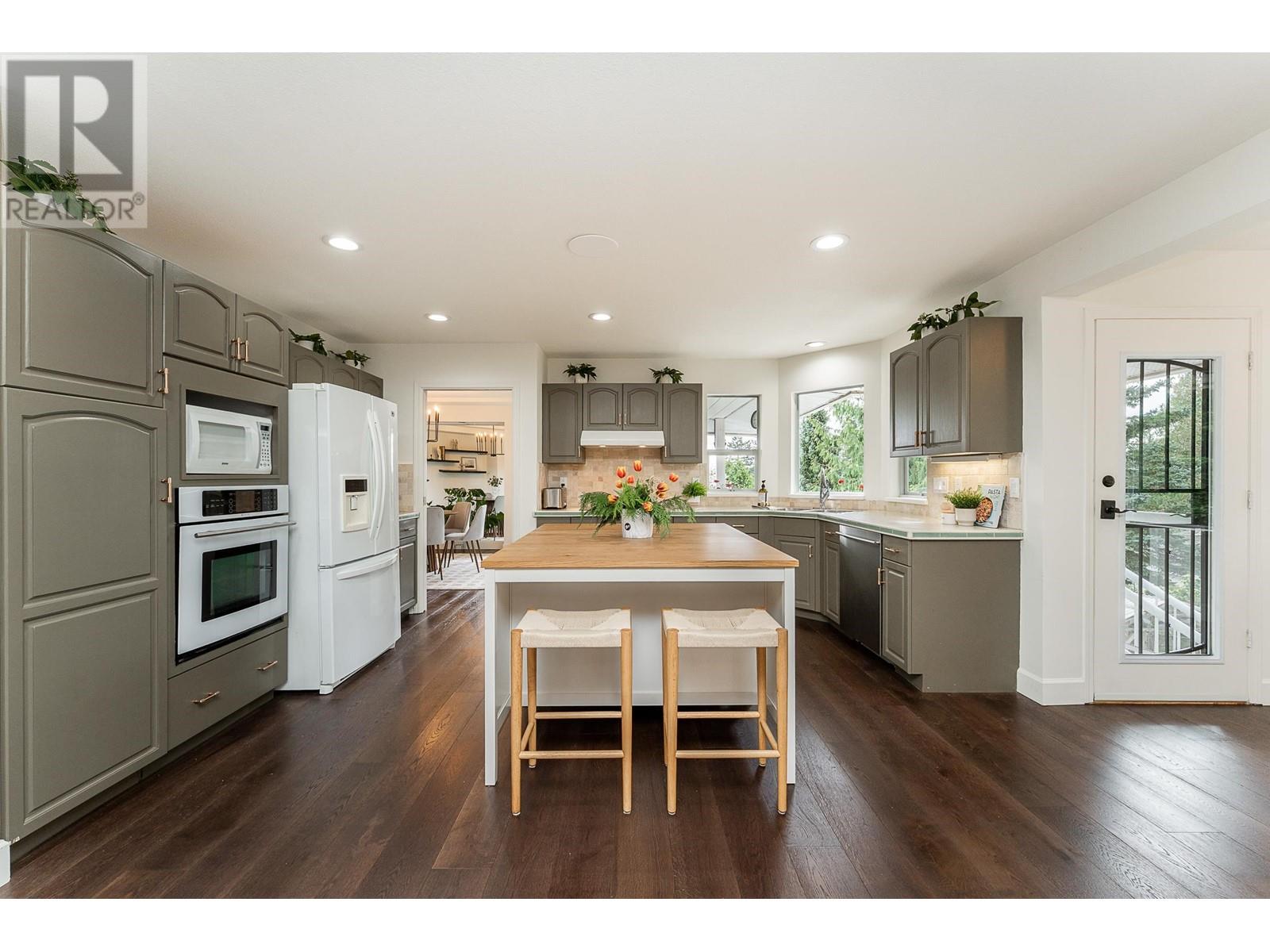 43 WILDWOOD DRIVE, Port Moody real estate listing R2989217