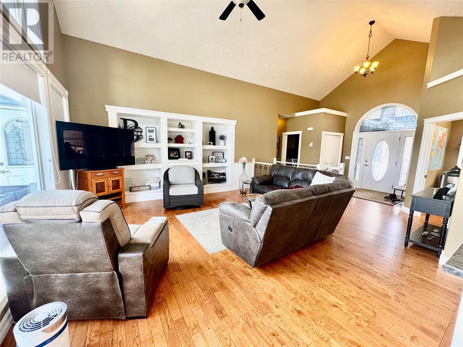 148 KINUSEO Avenue, Tumbler Ridge