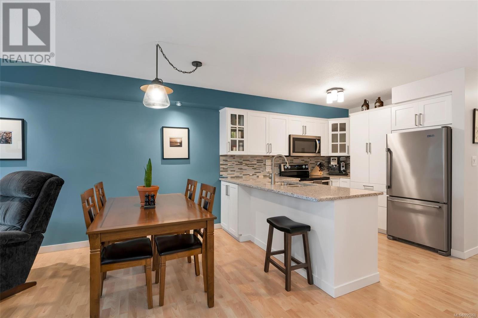 205 7070 West Saanich Road, Central Saanich