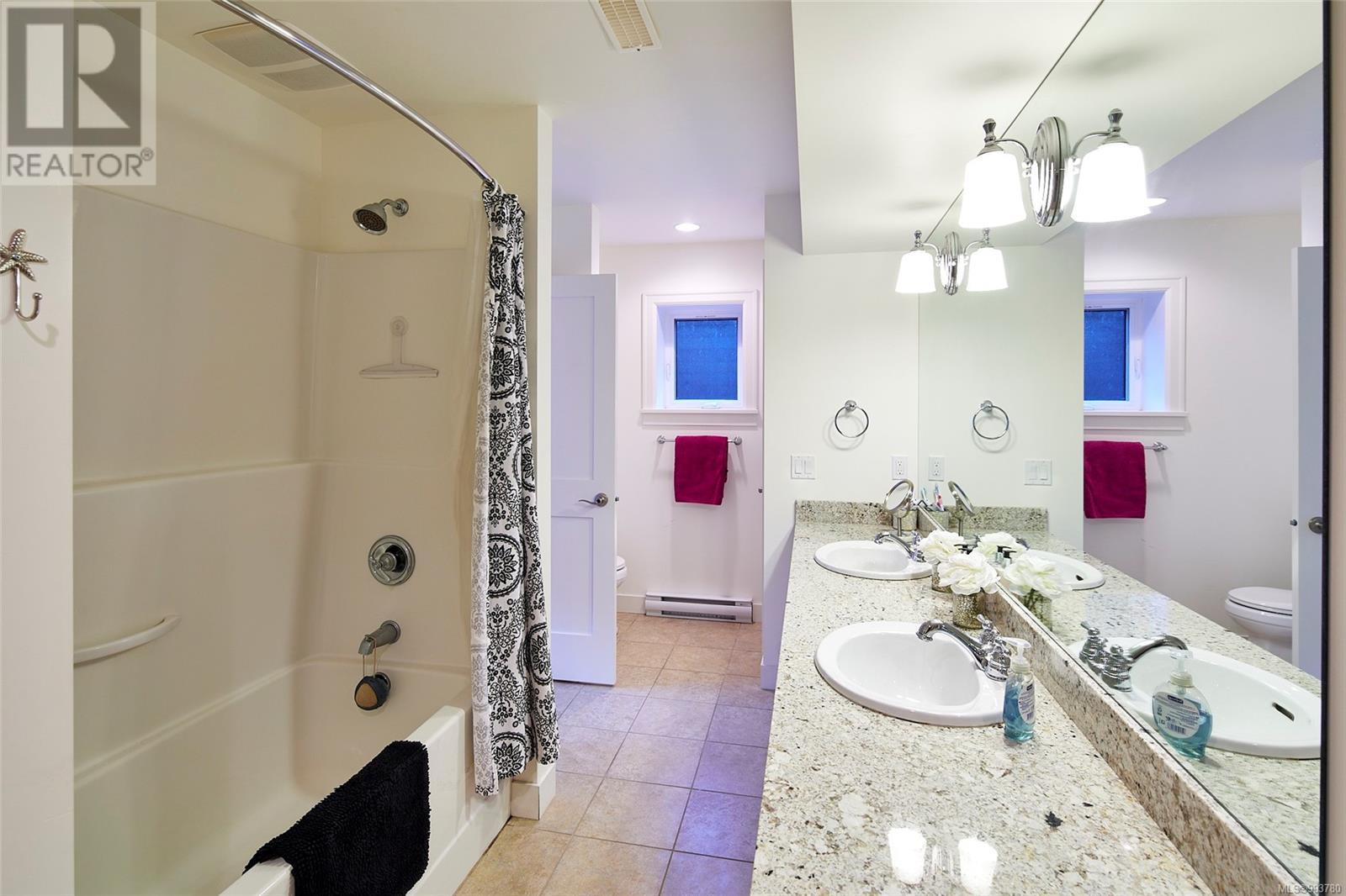 571 Cranberry Rd, Salt Spring