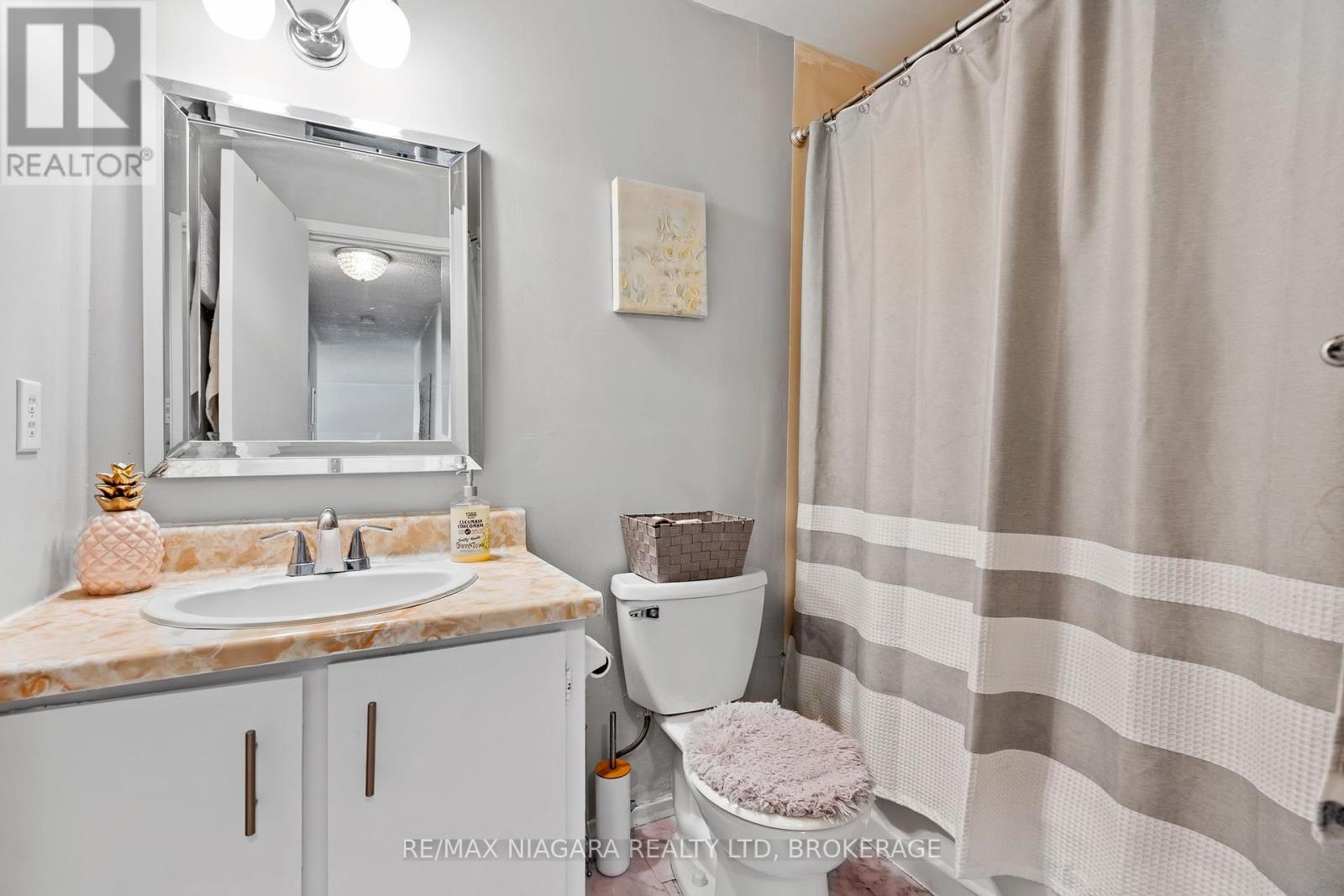 Photo 13 of 323 72 Main Street E, Port Colborne ON