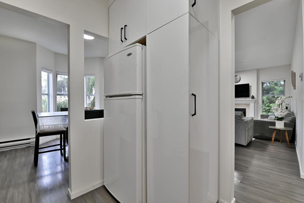 Photo 10 of 215 13918 72 Avenue, Surrey BC