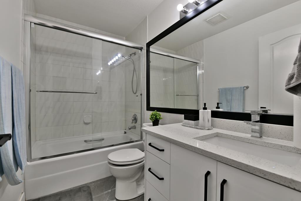 Photo 14 of 215 13918 72 Avenue, Surrey BC