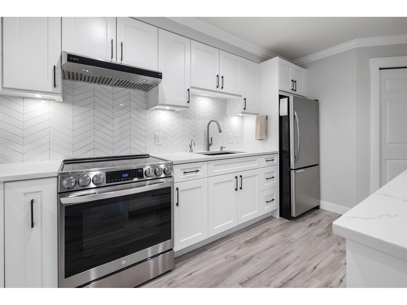 104 15213 PACIFIC AVENUE, White Rock