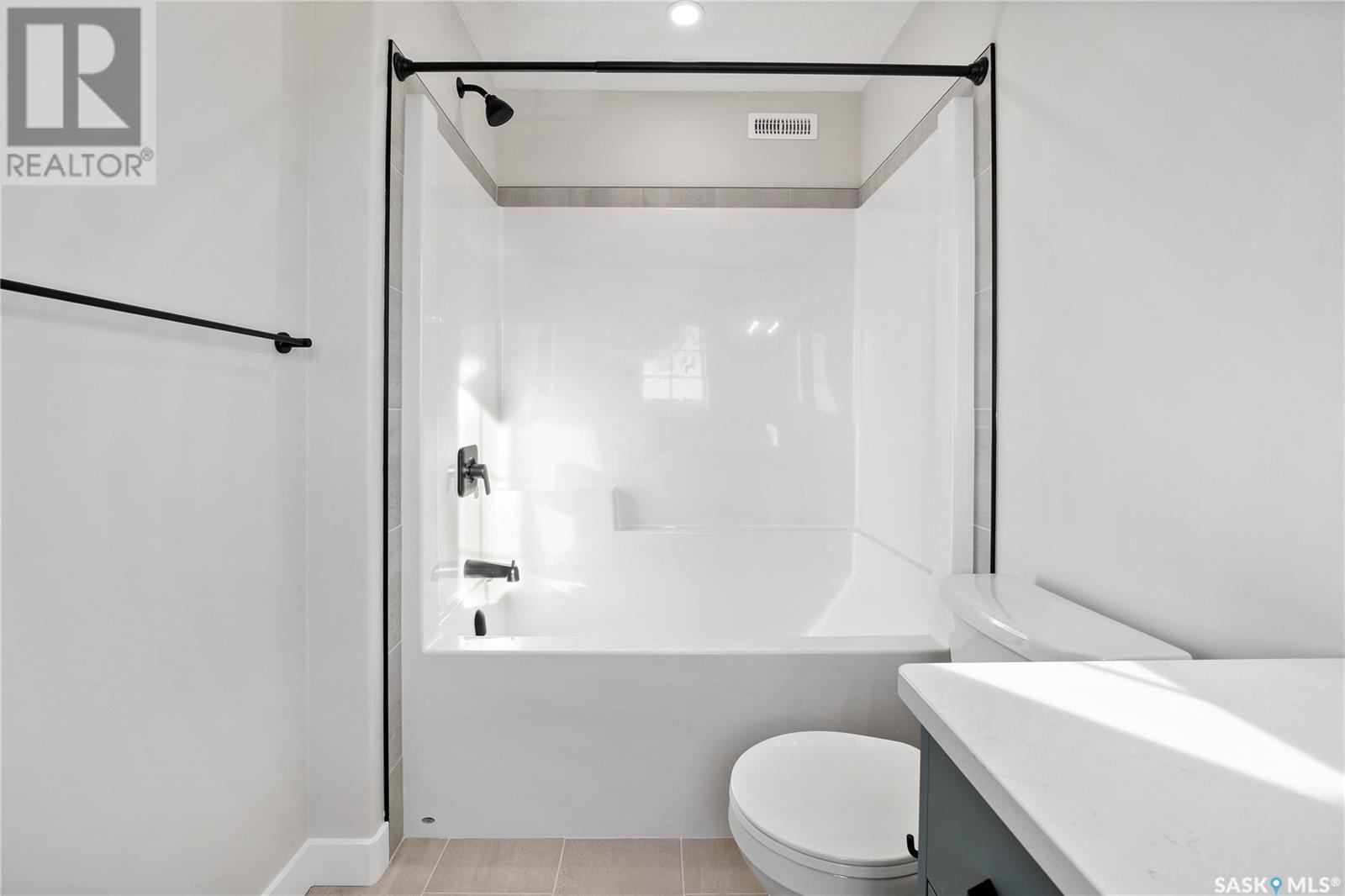 Photo 24 of 3036 Dumont Way, Regina SK
