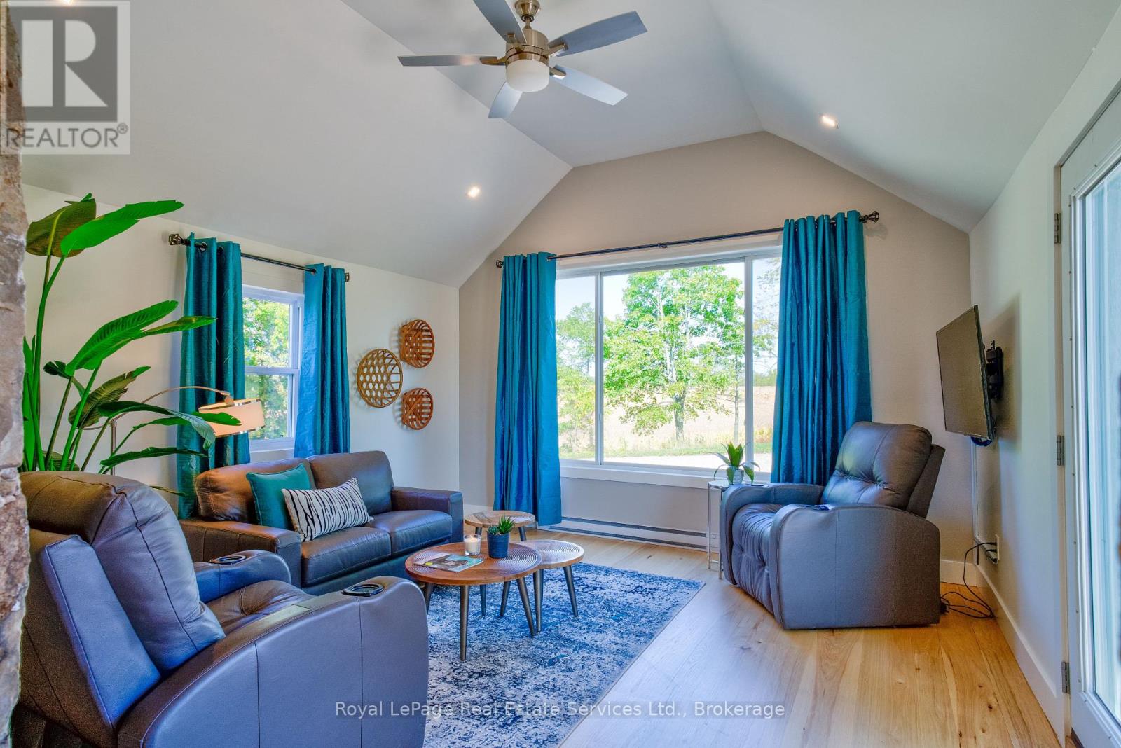 Photo 17 of 1748 Centre Road, Hamilton ON