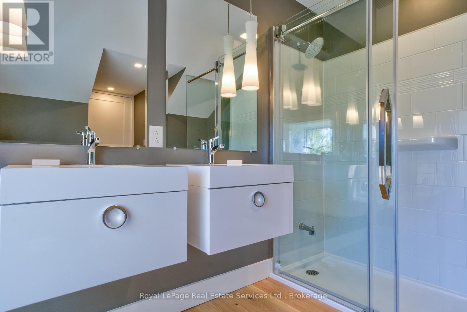 Photo 23 of 1748 Centre Road, Hamilton ON