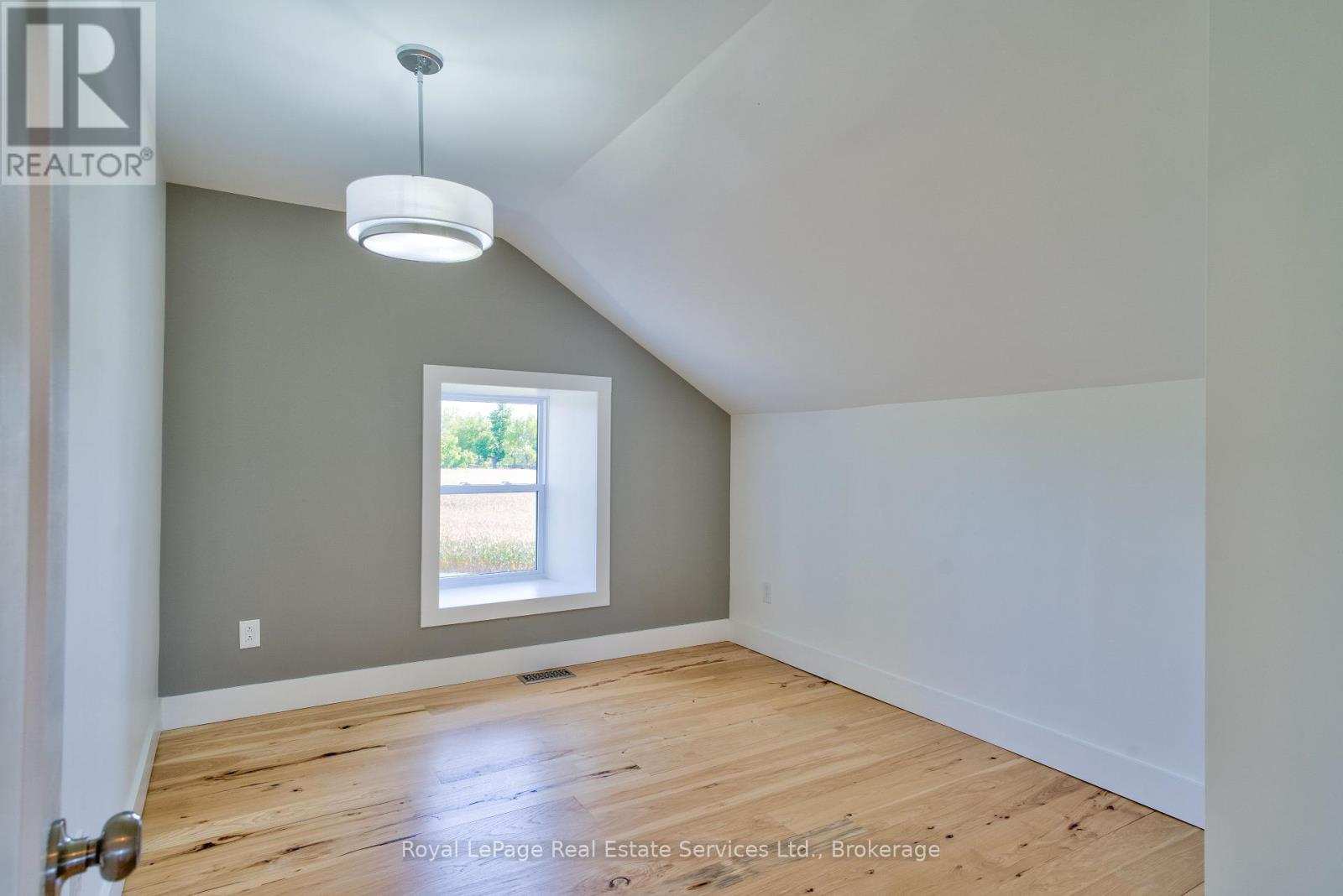 Photo 25 of 1748 Centre Road, Hamilton ON