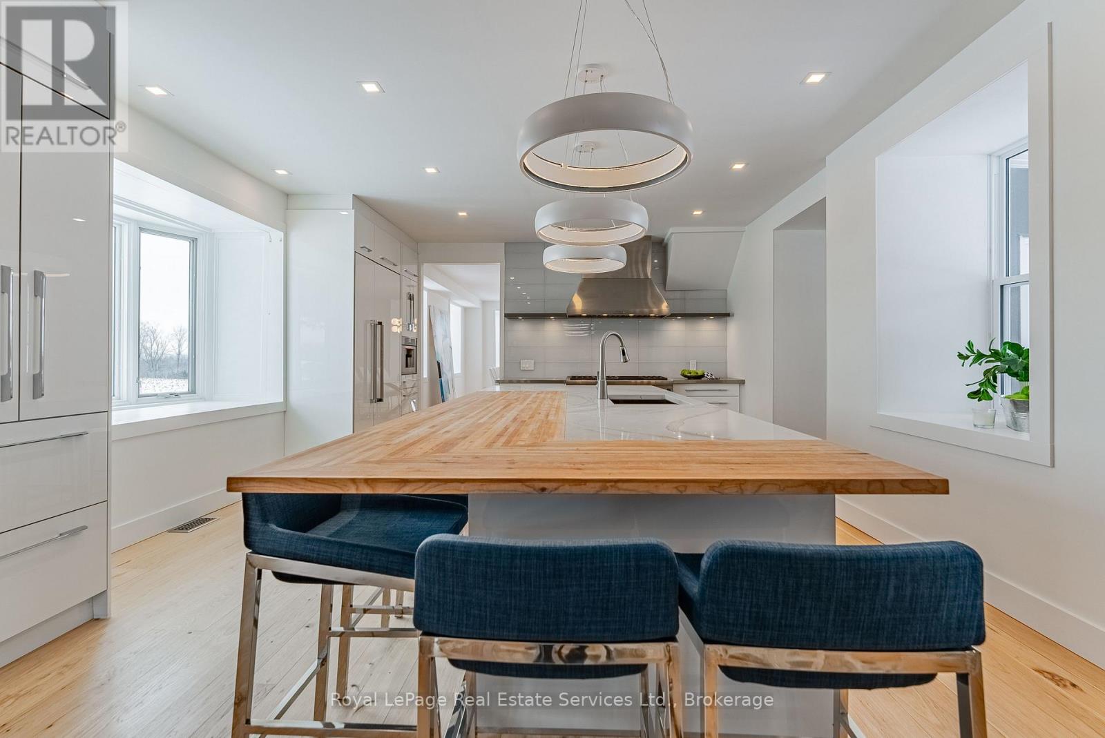 Photo 9 of 1748 Centre Road, Hamilton ON