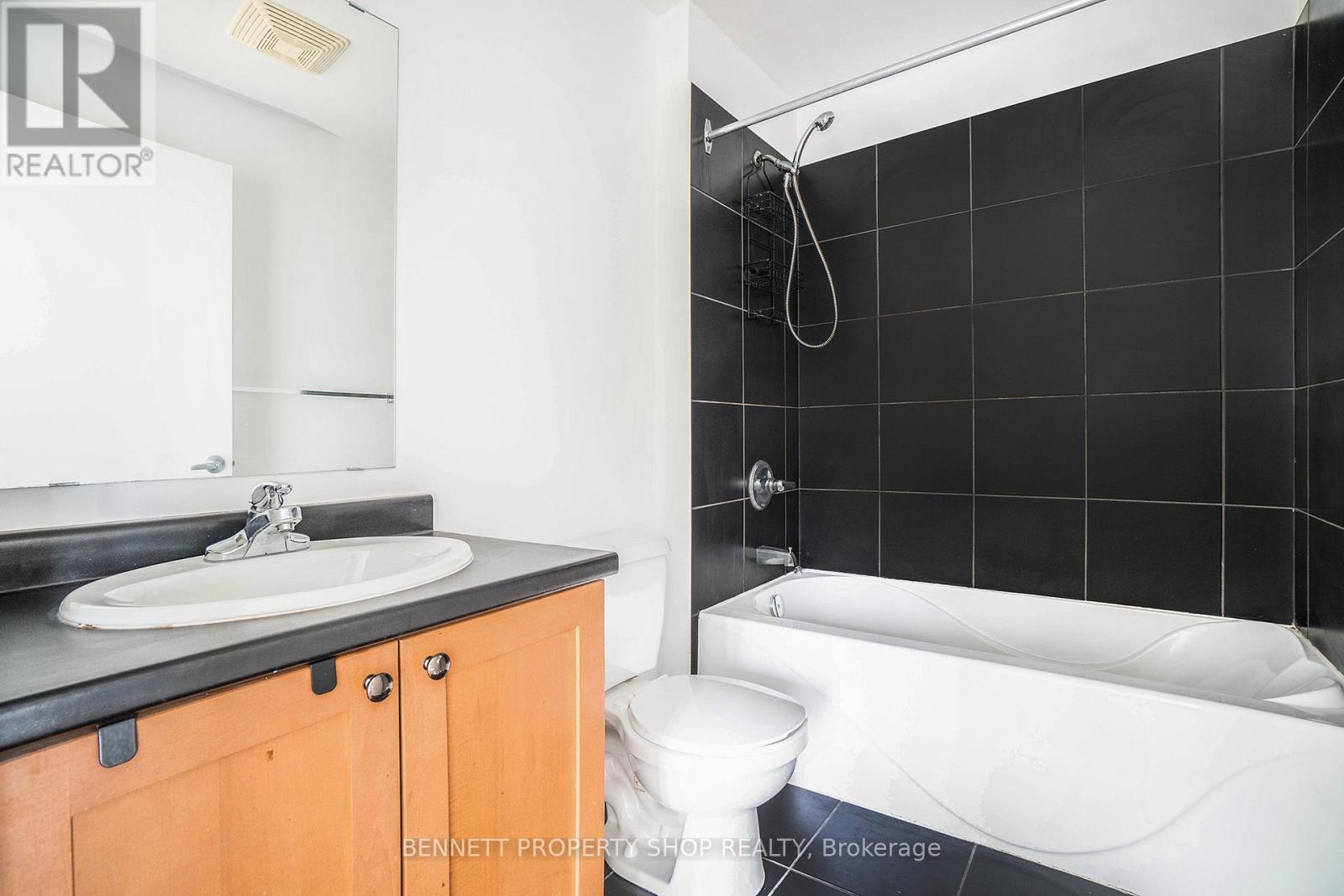 Photo 10 of 1204 70 Landry Street, Ottawa ON