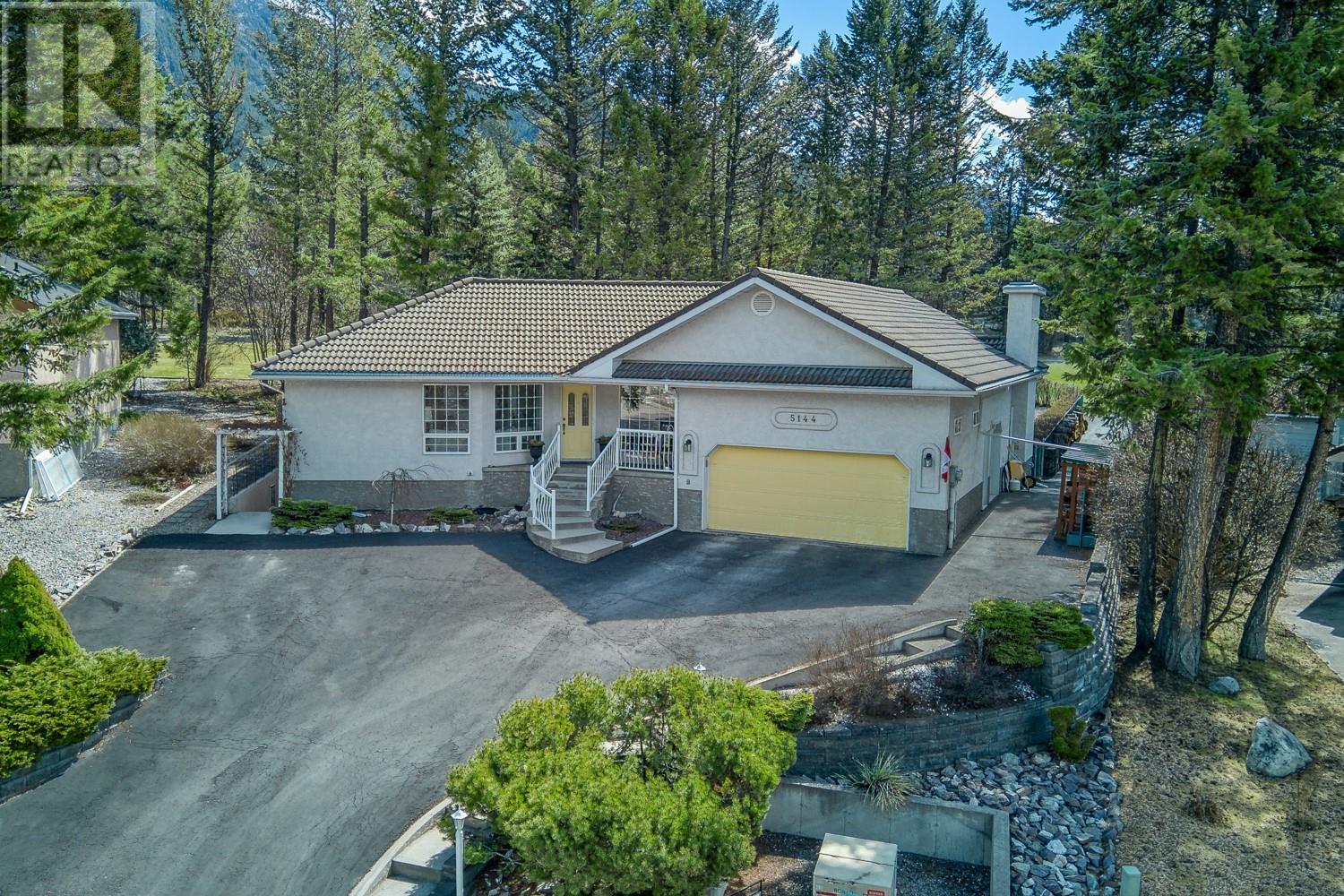 Photo 2 of 5144 Riverview Crescent, Fairmont Hot Springs BC