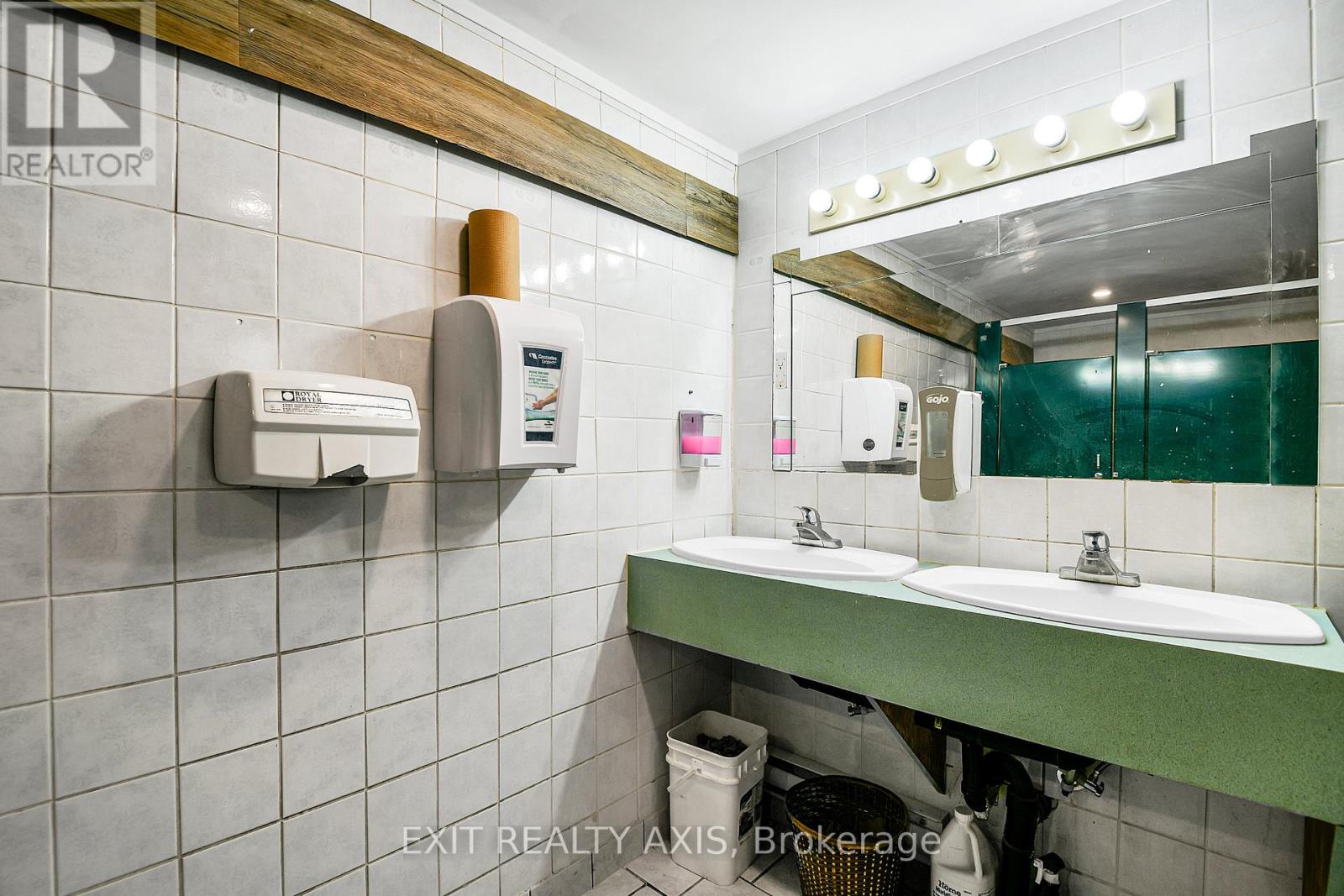 Photo 15 of 39 Bedford Street S, Westport ON