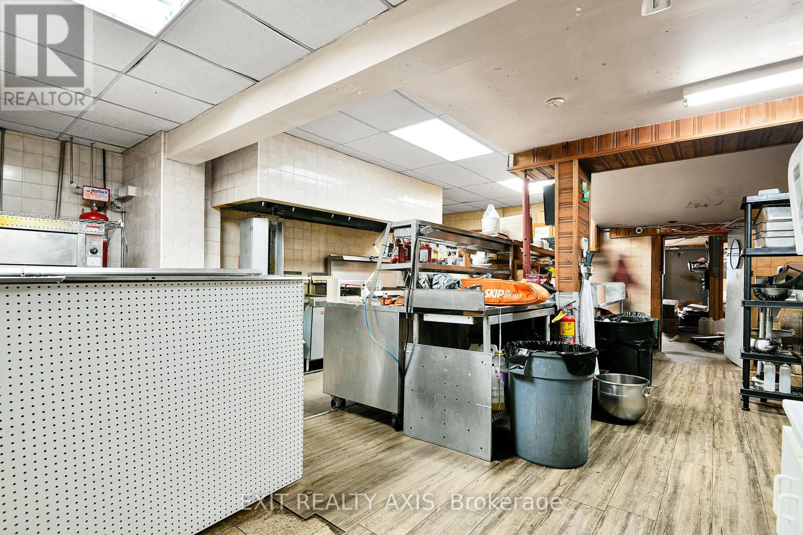Photo 3 of 39 Bedford Street S, Westport ON