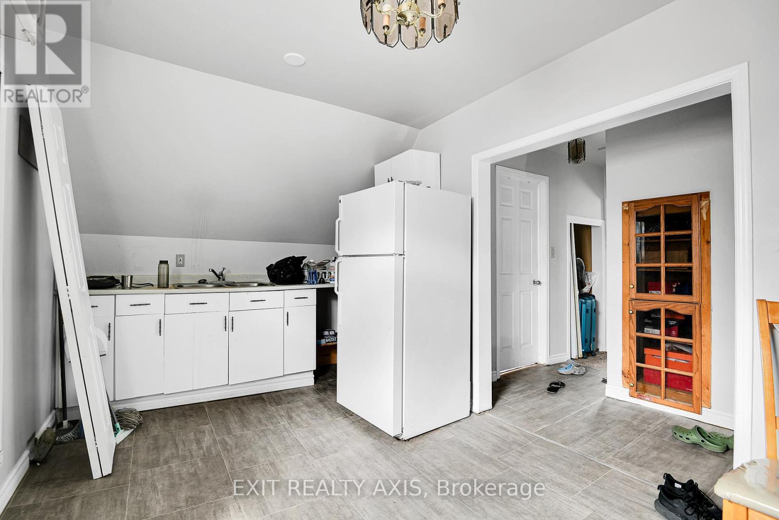 Photo 11 of 39 Bedford Street S, Westport ON