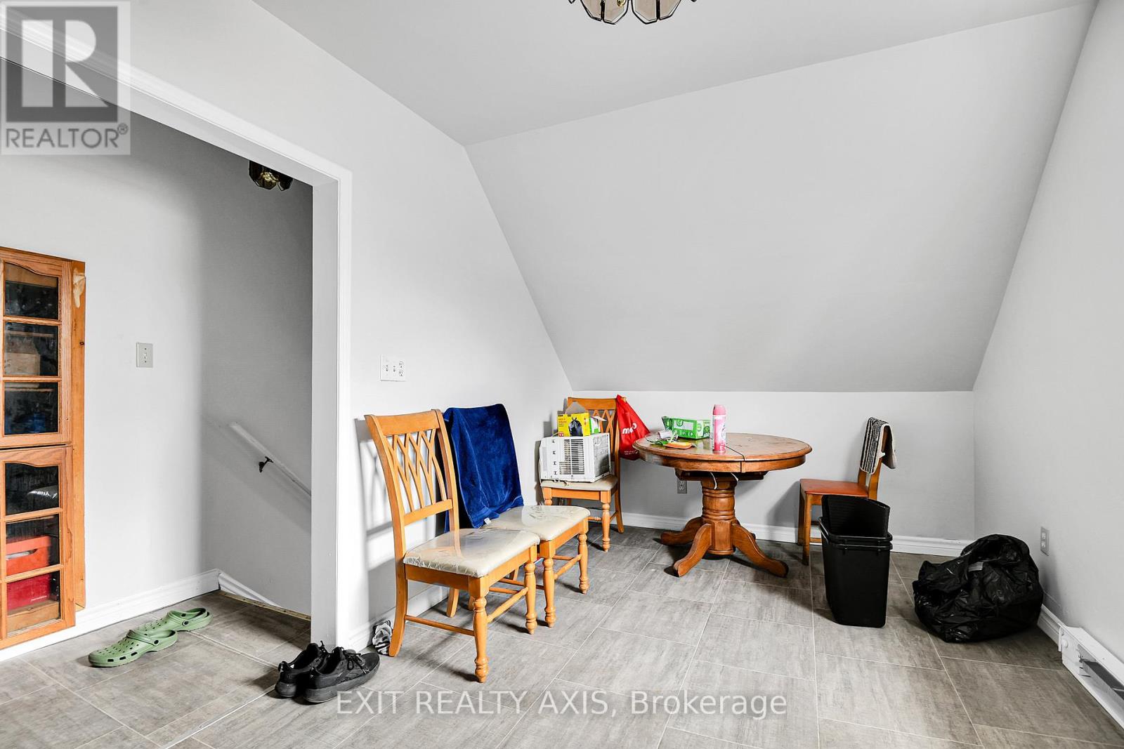 Photo 31 of 39 Bedford Street S, Westport ON