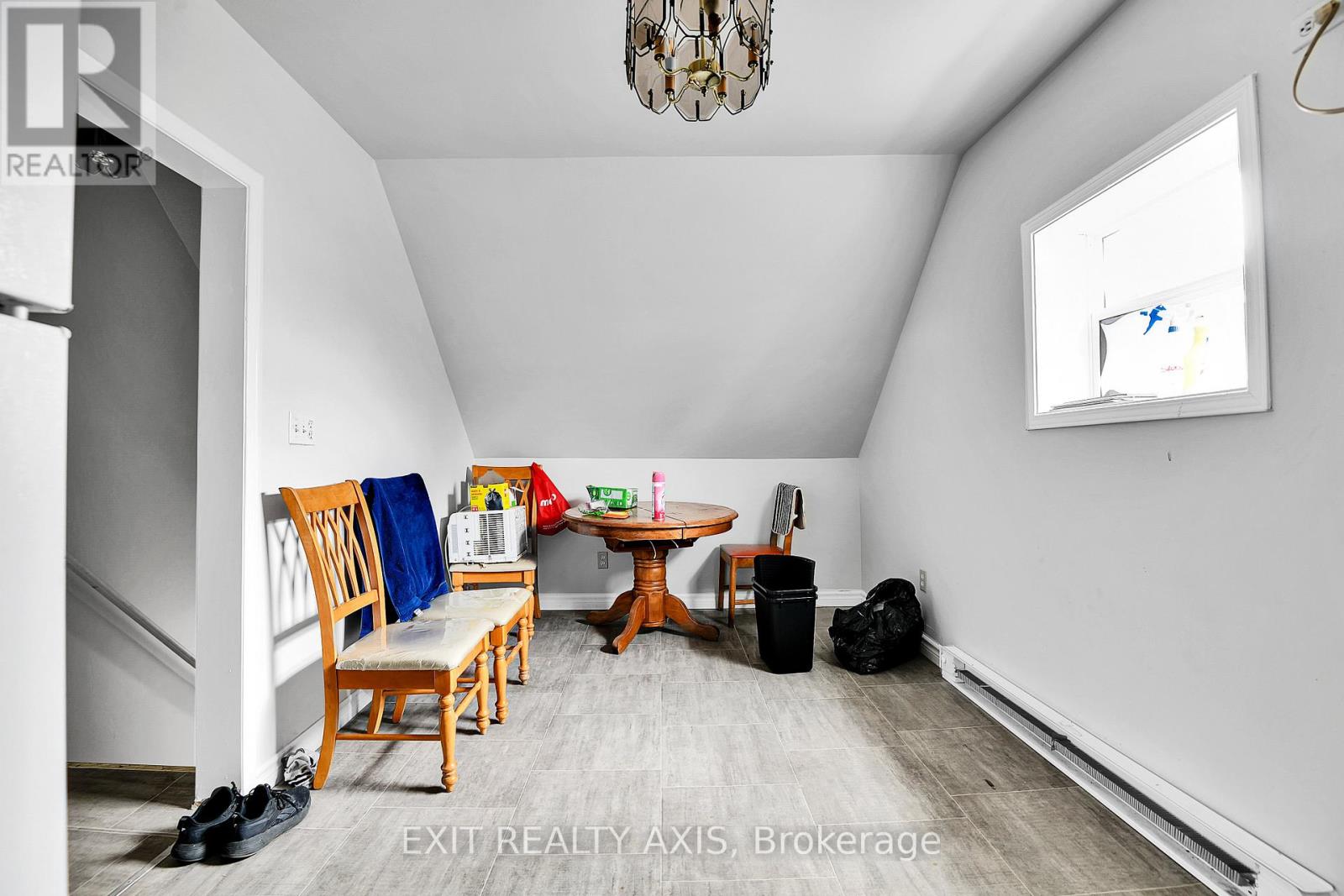 Photo 5 of 39 Bedford Street S, Westport ON