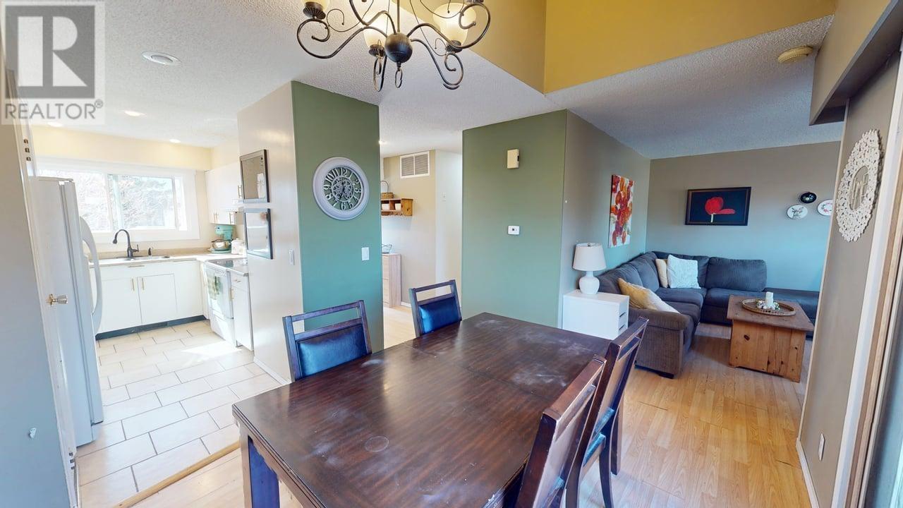 Photo 8 of 9018 112 Avenue, Fort St John BC