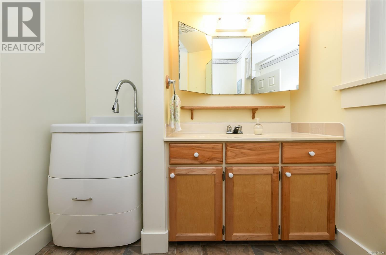 1810 Cumberland Rd, Courtenay
