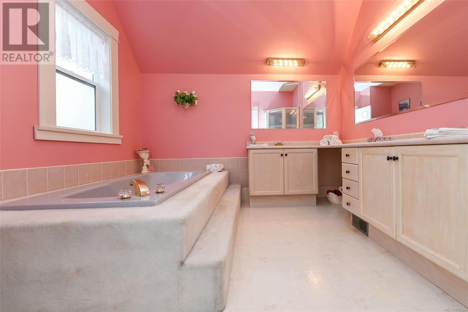 1810 Cumberland Rd, Courtenay
