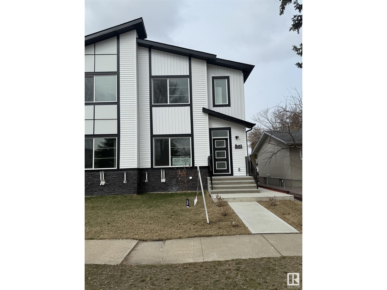 2 12122 43 ST NW, Edmonton