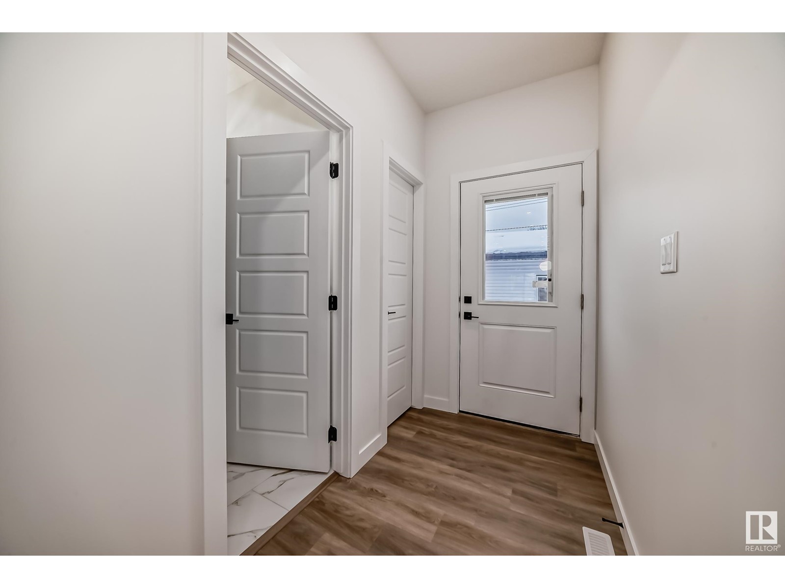 2 12122 43 ST NW, Edmonton