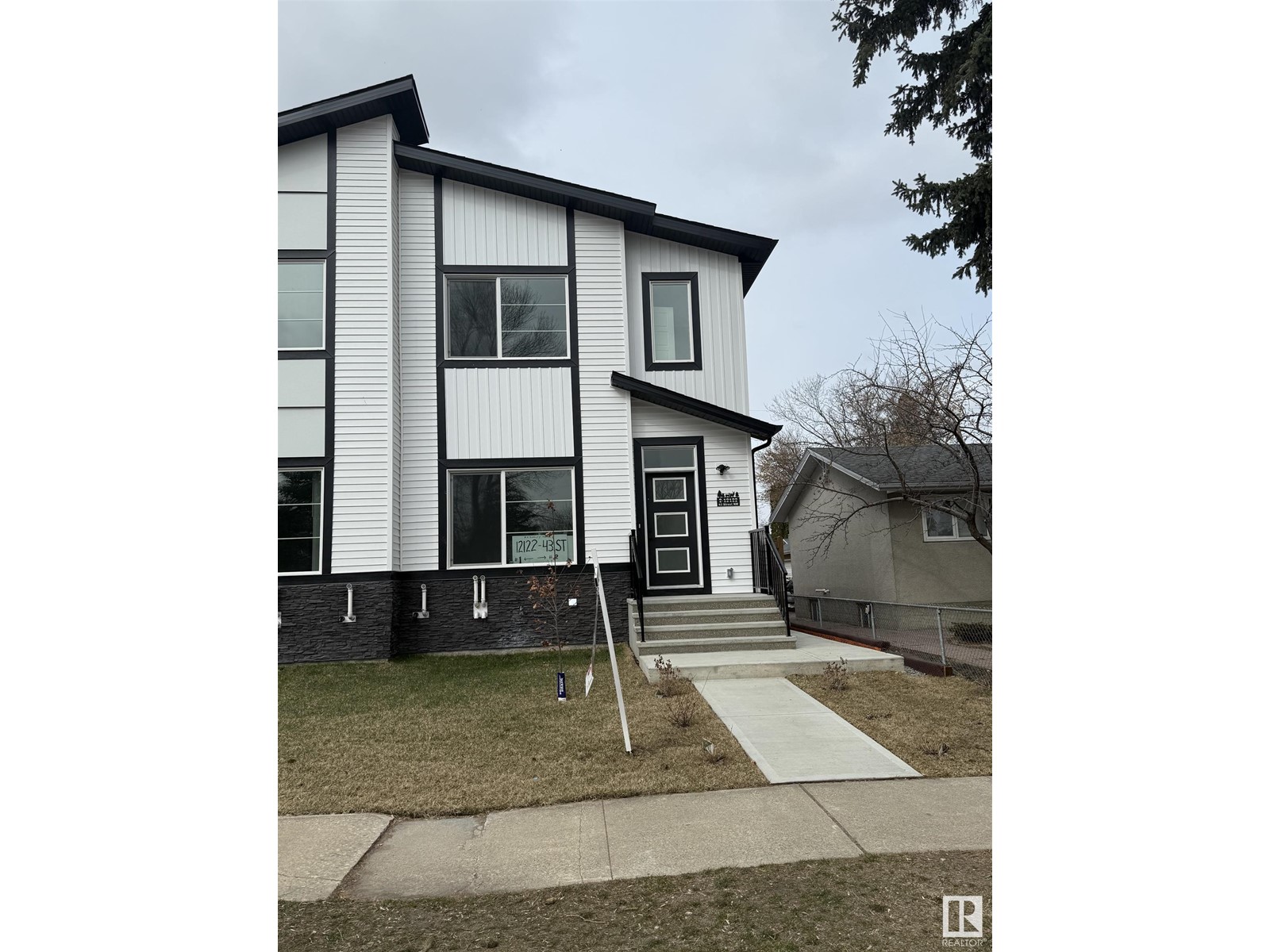 2 12122 43 ST NW, Edmonton
