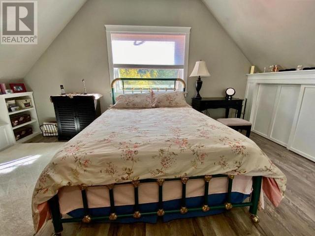2916 BARRIERE LAKES Road, Barriere