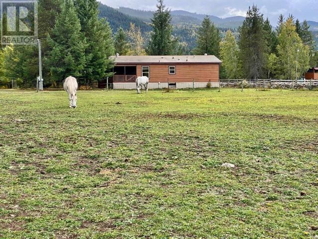 2916 BARRIERE LAKES Road, Barriere