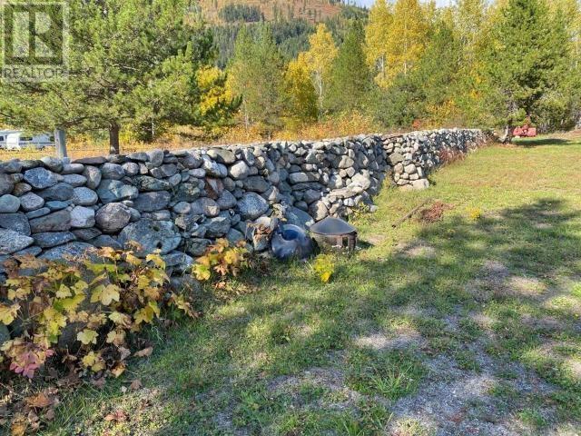 2916 BARRIERE LAKES Road, Barriere