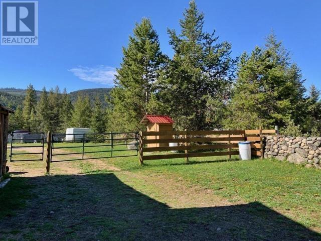 2916 BARRIERE LAKES Road, Barriere