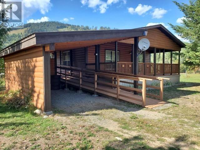 2916 BARRIERE LAKES Road, Barriere
