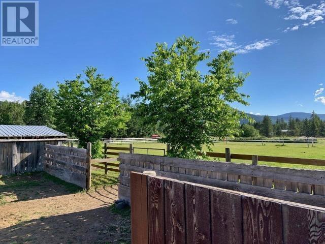 2916 BARRIERE LAKES Road, Barriere