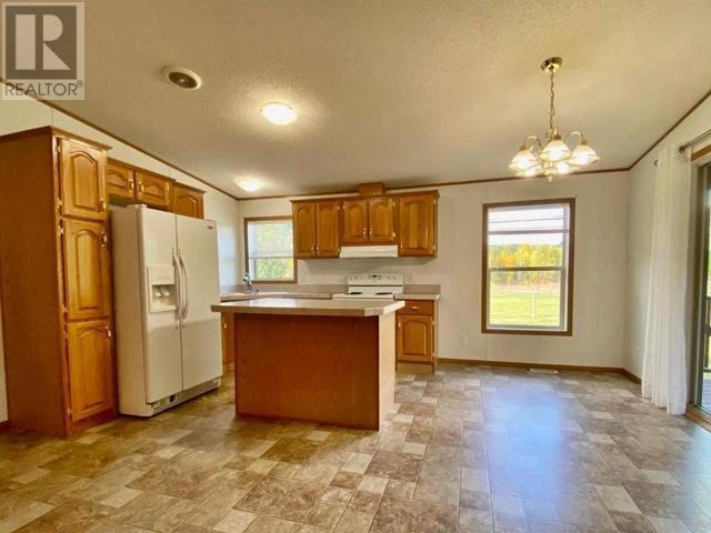 2916 BARRIERE LAKES Road, Barriere
