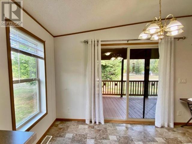 2916 BARRIERE LAKES Road, Barriere