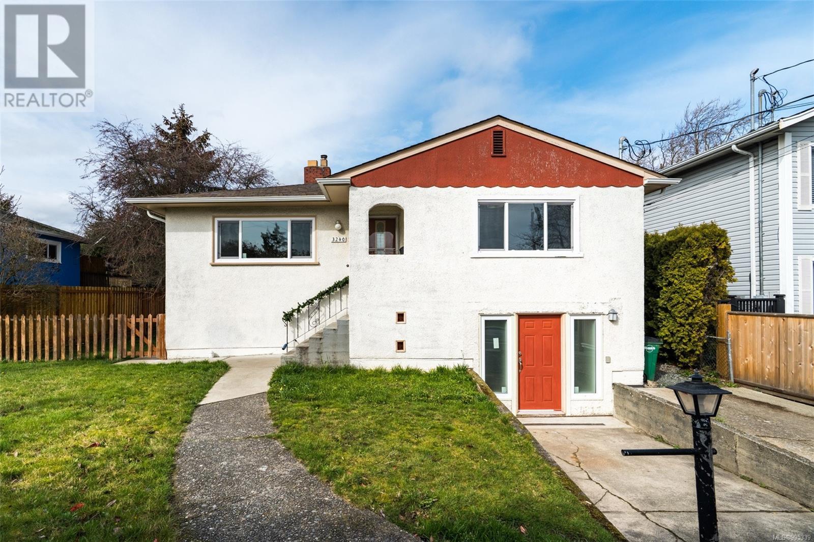 3240 Harriet Road, Saanich