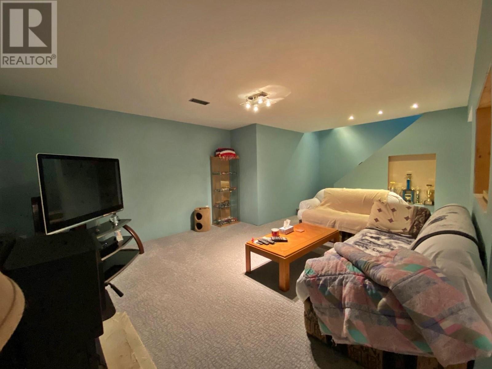 371 DEEJAY Road, Barriere